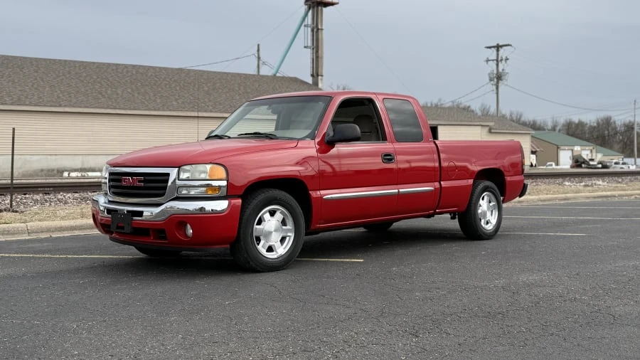 2005 GMC Sierra 2nd Gen - Image 4 of 13