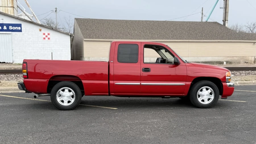 2005 GMC Sierra 2nd Gen - Image 5 of 13