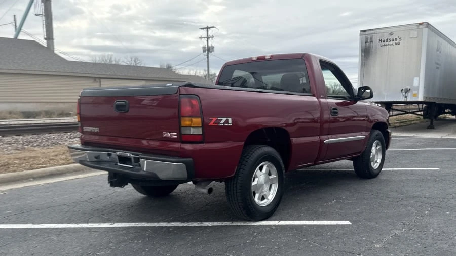 2005 GMC Sierra 2nd Gen - Image 3 of 12