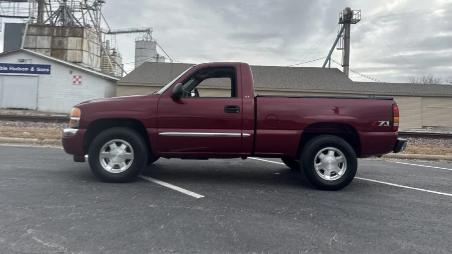2005 GMC Sierra 2nd Gen - Image 2 of 12