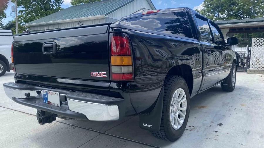 2005 GMC Sierra 2nd Gen - Image 5 of 14