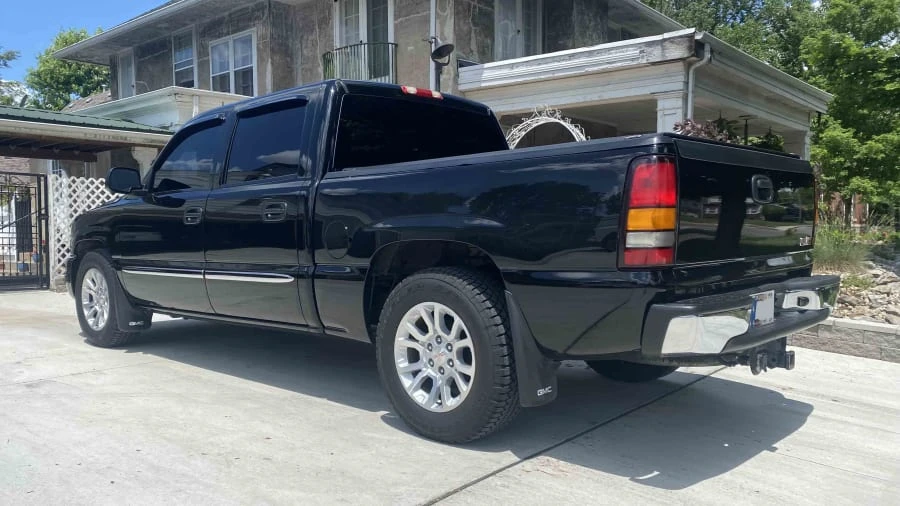 2005 GMC Sierra 2nd Gen - Image 3 of 14