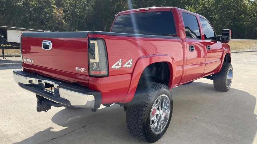2005 GMC Sierra 2nd Gen - Image 3 of 12