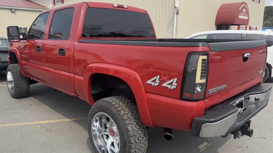 2005 GMC Sierra 2nd Gen - Image 5 of 12