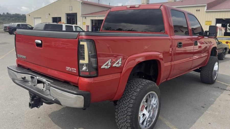 2005 GMC Sierra 2nd Gen - Image 7 of 12