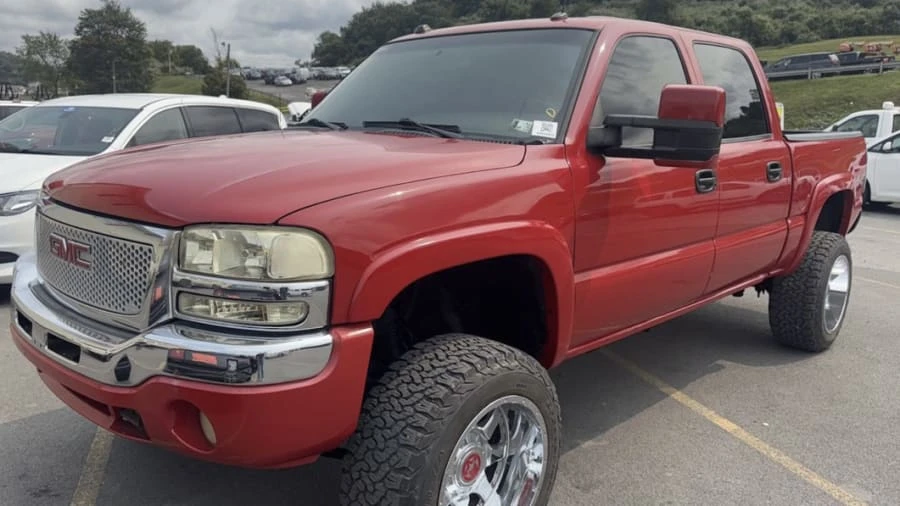 2005 GMC Sierra 2nd Gen - Image 4 of 12