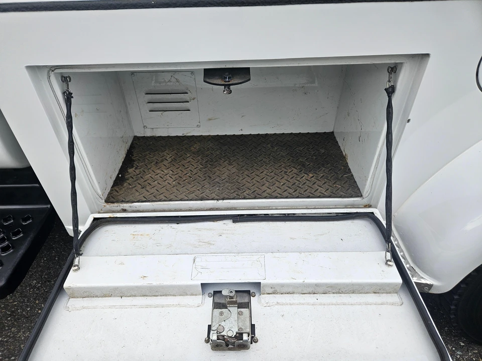 2005 GMC TopKick - Image 9 of 31