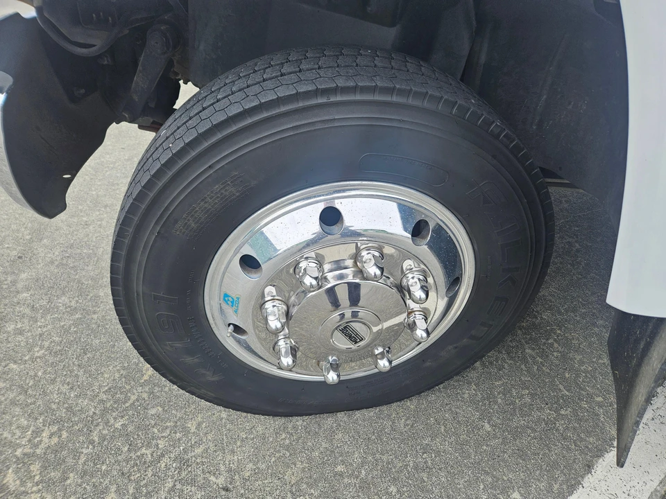 2005 GMC TopKick - Image 12 of 31