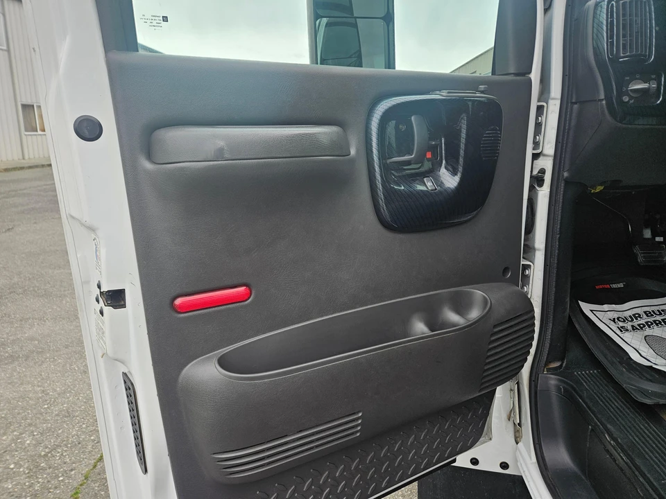 2005 GMC TopKick - Image 30 of 31