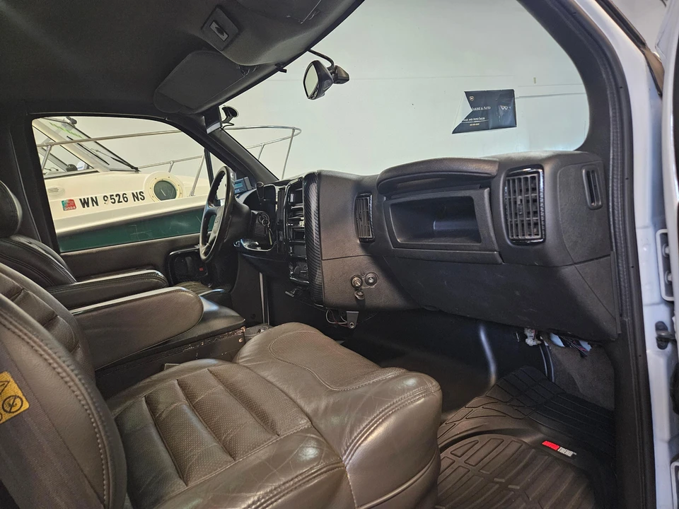 2005 GMC TopKick - Image 25 of 31