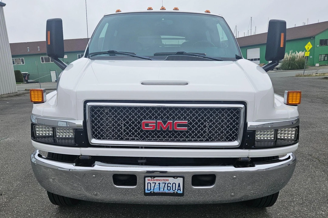 2005 GMC TopKick - Image 2 of 31
