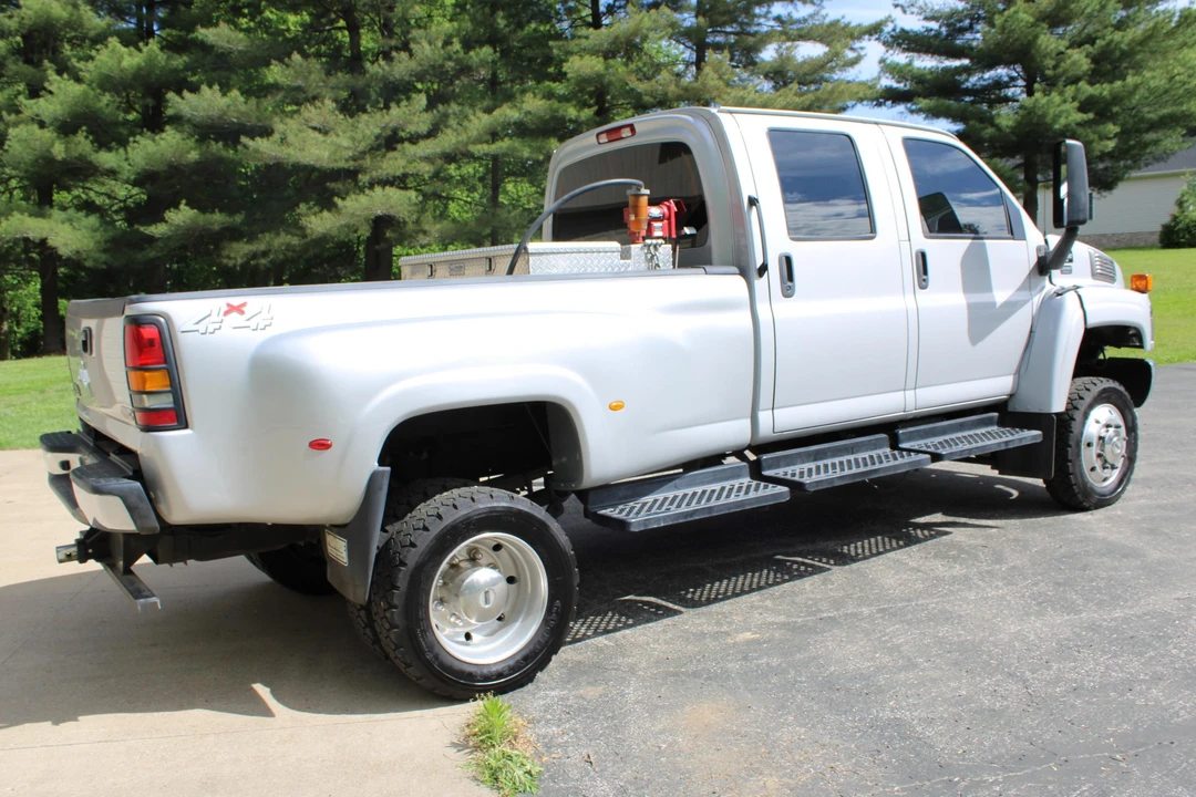 2005 GMC TopKick - Image 4 of 31