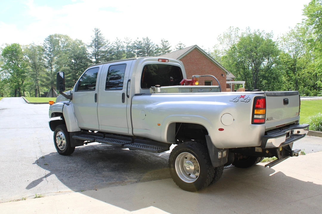 2005 GMC TopKick - Image 6 of 31