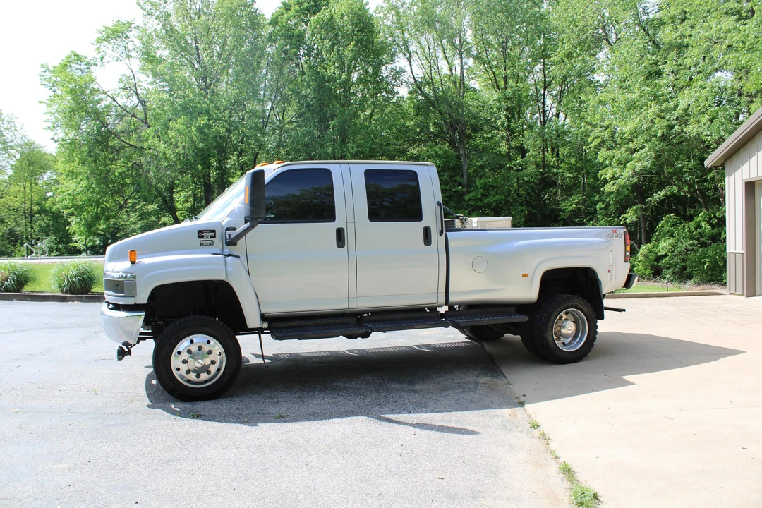 2005 GMC TopKick - Image 5 of 31