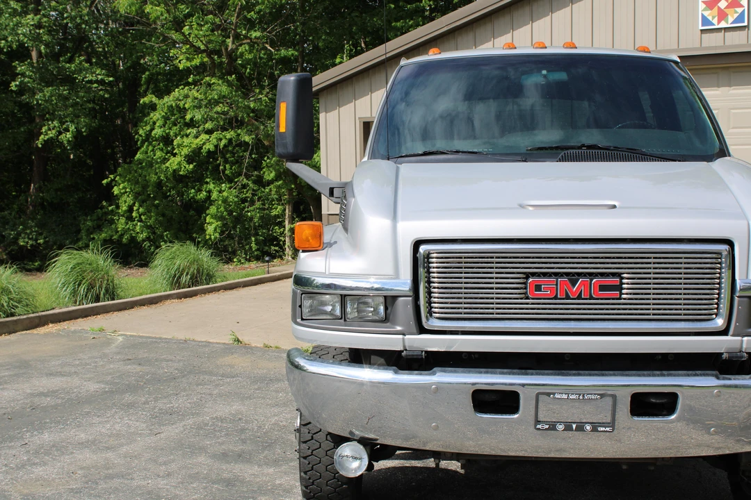 2005 GMC TopKick - Image 9 of 31
