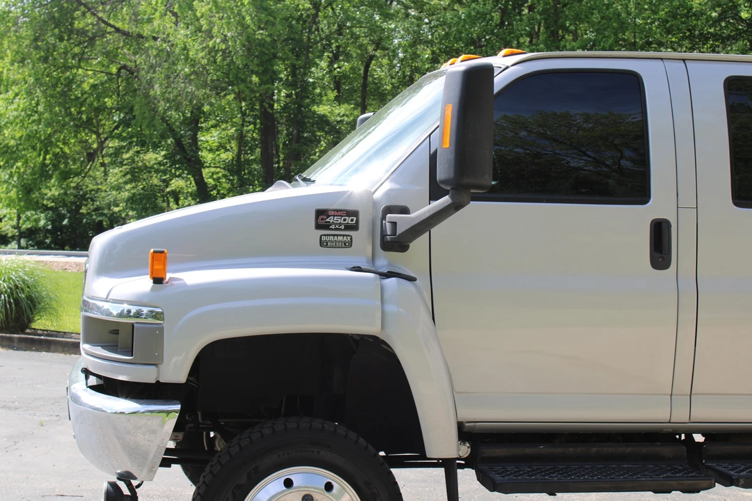 2005 GMC TopKick - Image 13 of 31