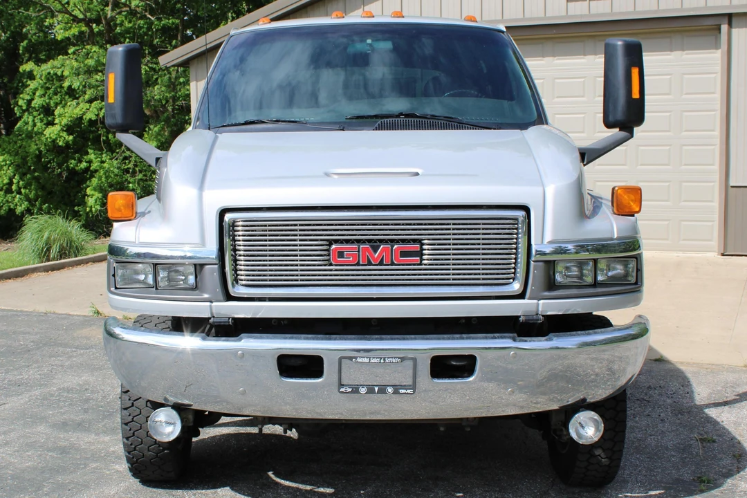 2005 GMC TopKick - Image 2 of 31