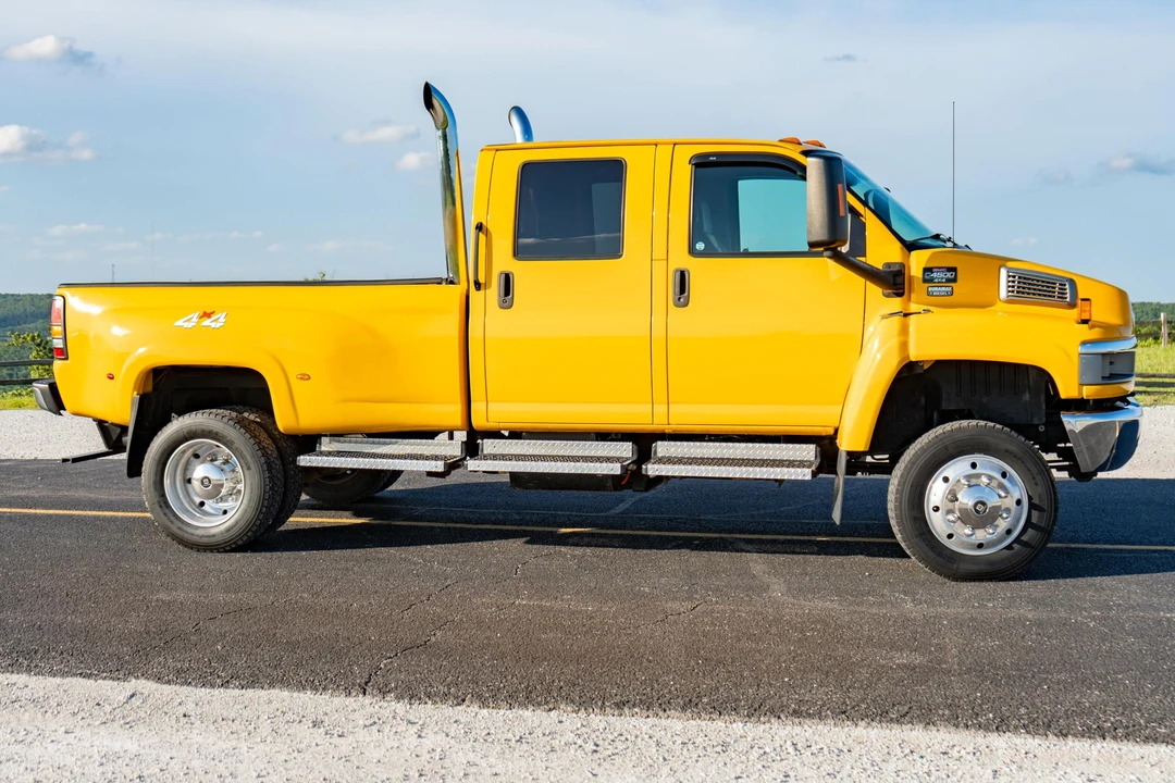 2005 GMC TopKick - Image 3 of 31