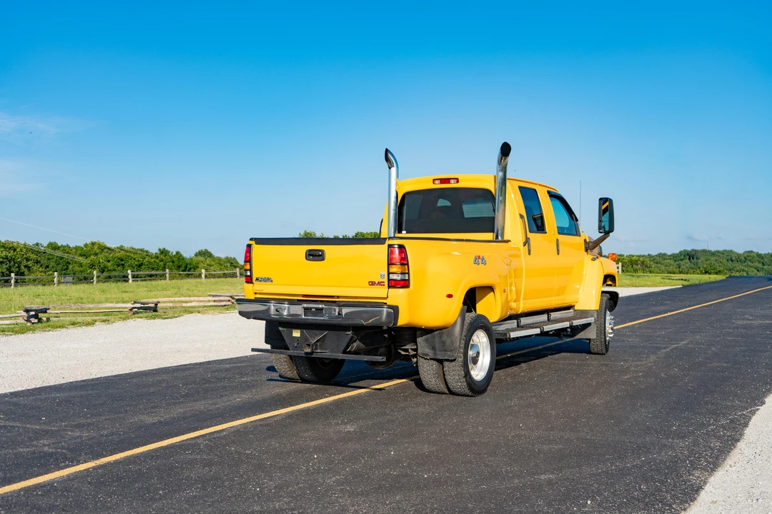 2005 GMC TopKick - Image 12 of 31