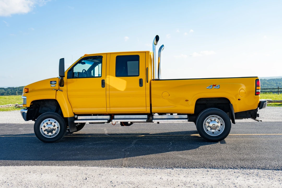 2005 GMC TopKick - Image 10 of 31