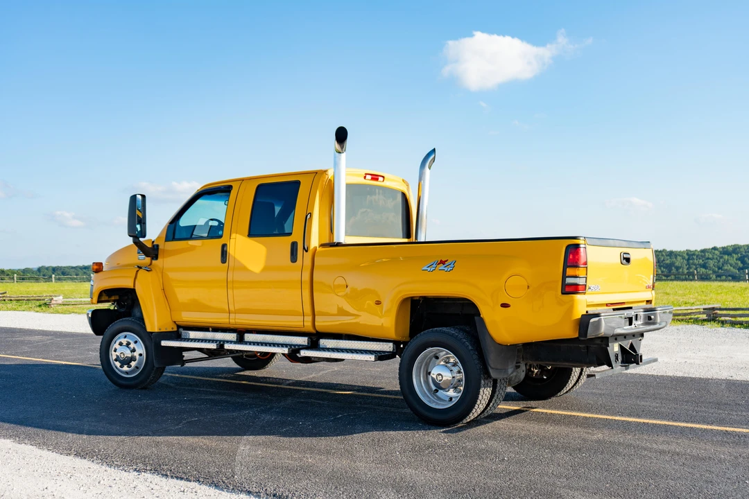 2005 GMC TopKick - Image 11 of 31