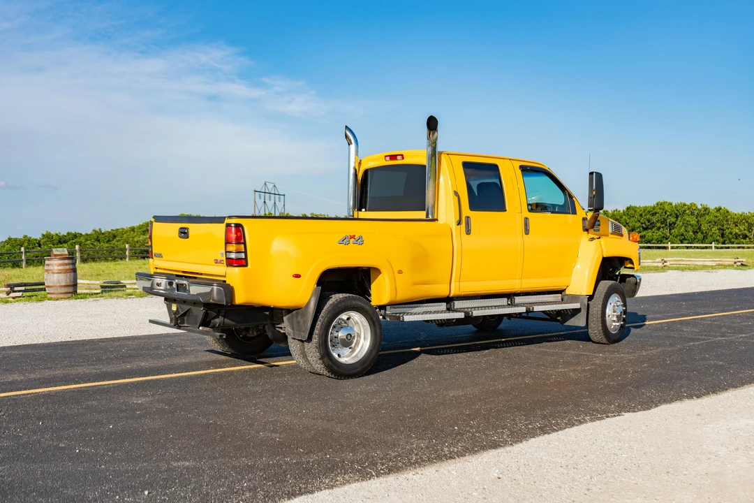 2005 GMC TopKick - Image 13 of 31