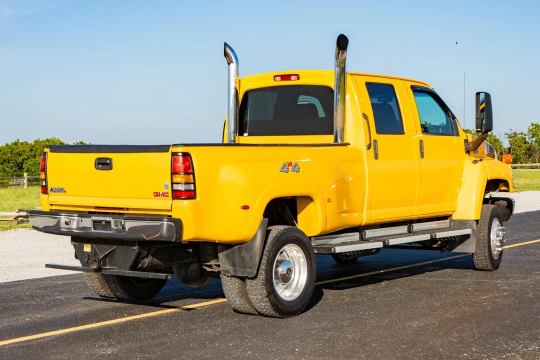 2005 GMC TopKick - Image 4 of 31