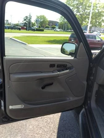 2005 GMC Yukon 3rd Gen - Image 10 of 17