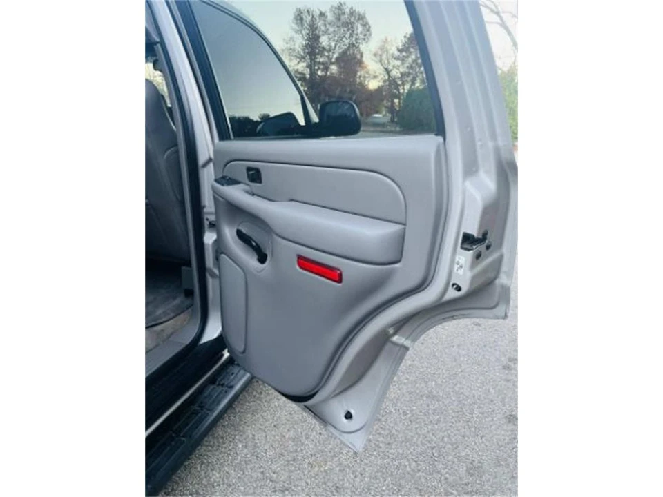 2005 GMC Yukon 2nd Gen - Image 2 of 16