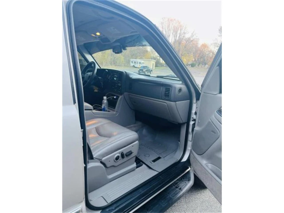 2005 GMC Yukon 2nd Gen - Image 11 of 16
