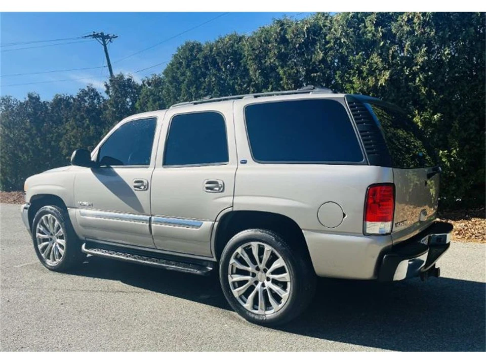 2005 GMC Yukon 2nd Gen - Image 15 of 16