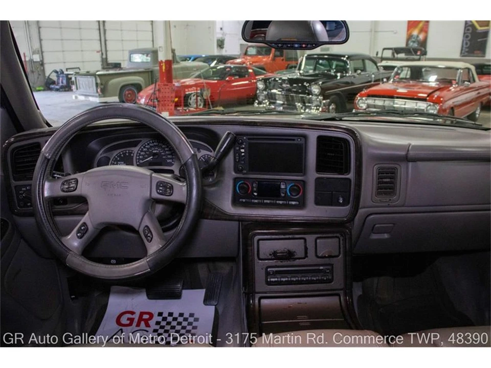 2005 GMC Yukon 2nd Gen - Image 16 of 31
