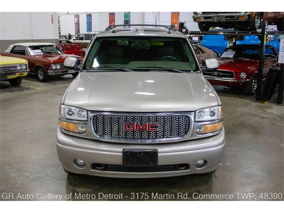 2005 GMC Yukon 2nd Gen - Image 11 of 31