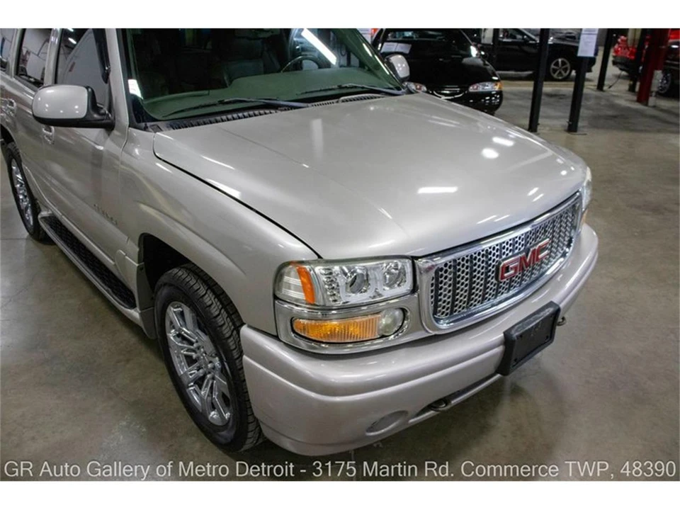 2005 GMC Yukon 2nd Gen - Image 13 of 31