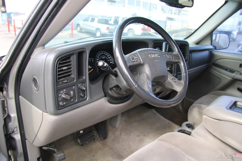 2005 GMC Yukon 2nd Gen - Image 13 of 21