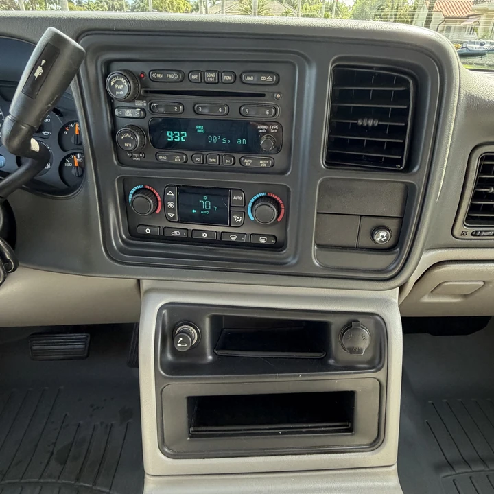 2005 GMC Yukon 2nd Gen - Image 28 of 31