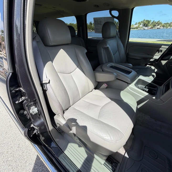 2005 GMC Yukon 2nd Gen - Image 17 of 31