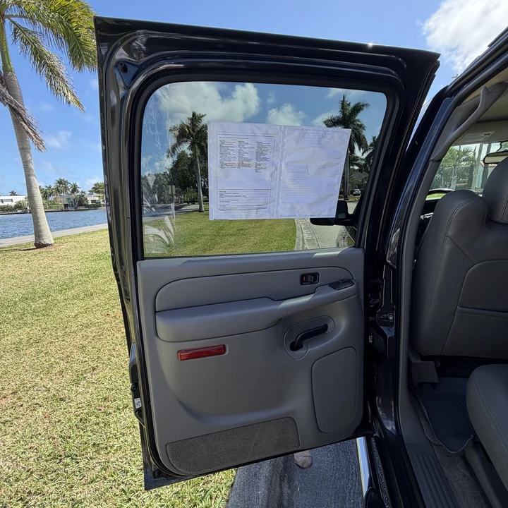 2005 GMC Yukon 2nd Gen - Image 14 of 31