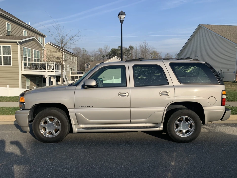 2005 GMC Yukon 2nd Gen - Image 2 of 31