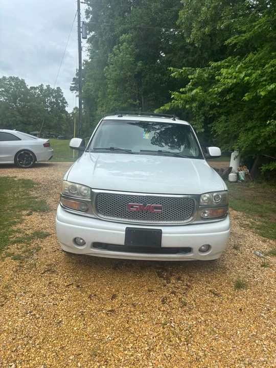 2005 GMC Yukon 2nd Gen - Image 2 of 9