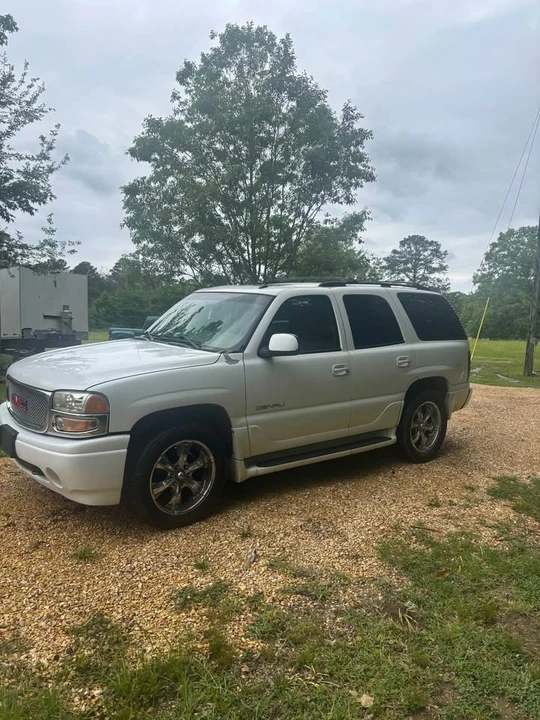 2005 GMC Yukon 2nd Gen - Image 3 of 9