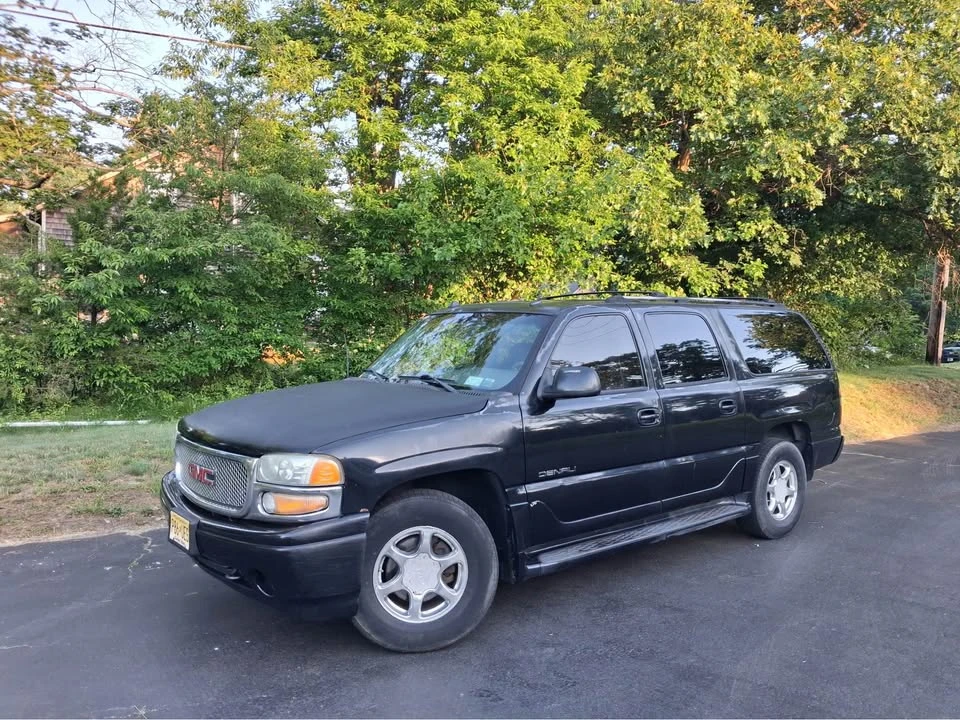 2005 GMC Yukon 2nd Gen - Image 4 of 5