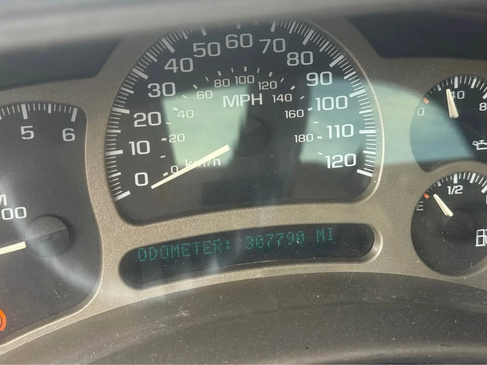 2005 GMC Yukon 2nd Gen - Image 10 of 13