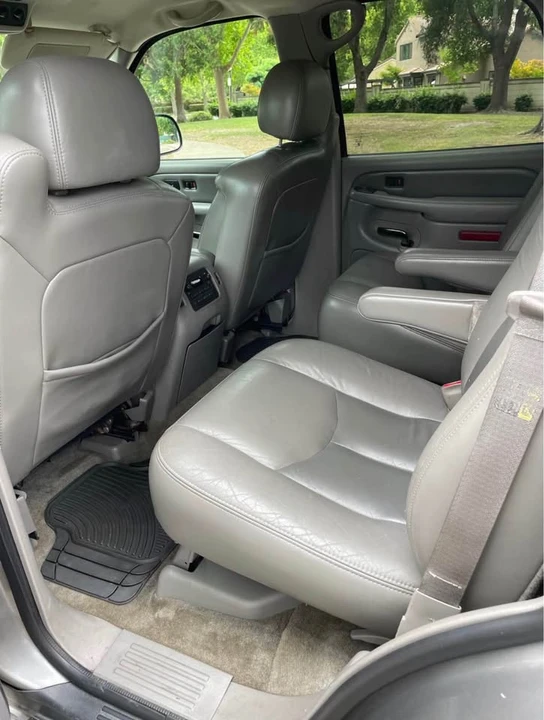 2005 GMC Yukon 2nd Gen - Image 4 of 5