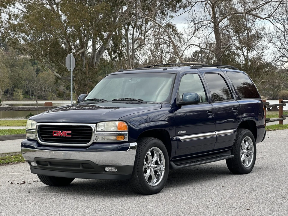 2005 GMC Yukon 2nd Gen - Image 2 of 31