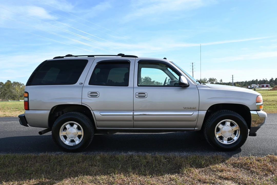 2005 GMC Yukon 2nd Gen - Image 19 of 31