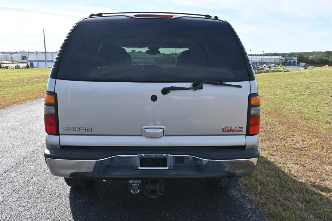 2005 GMC Yukon 2nd Gen - Image 11 of 31