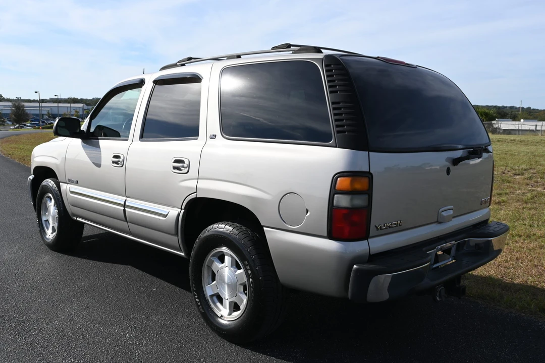 2005 GMC Yukon 2nd Gen - Image 10 of 31
