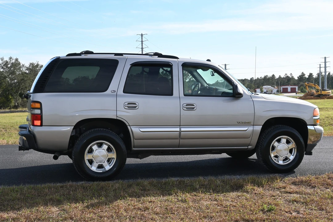 2005 GMC Yukon 2nd Gen - Image 16 of 31