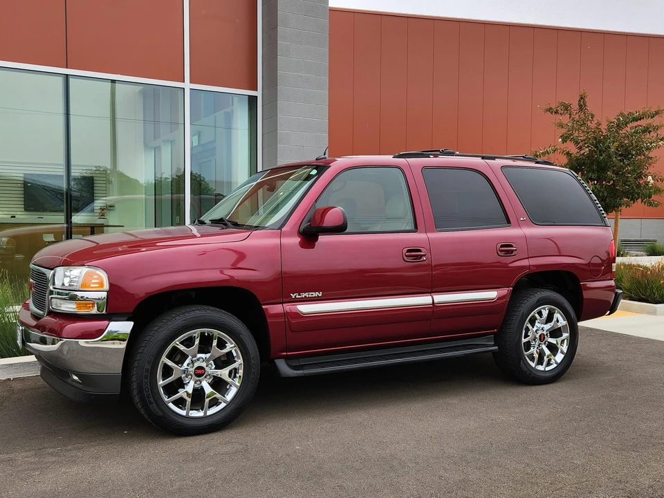 2005 GMC Yukon 2nd Gen - Image 10 of 31